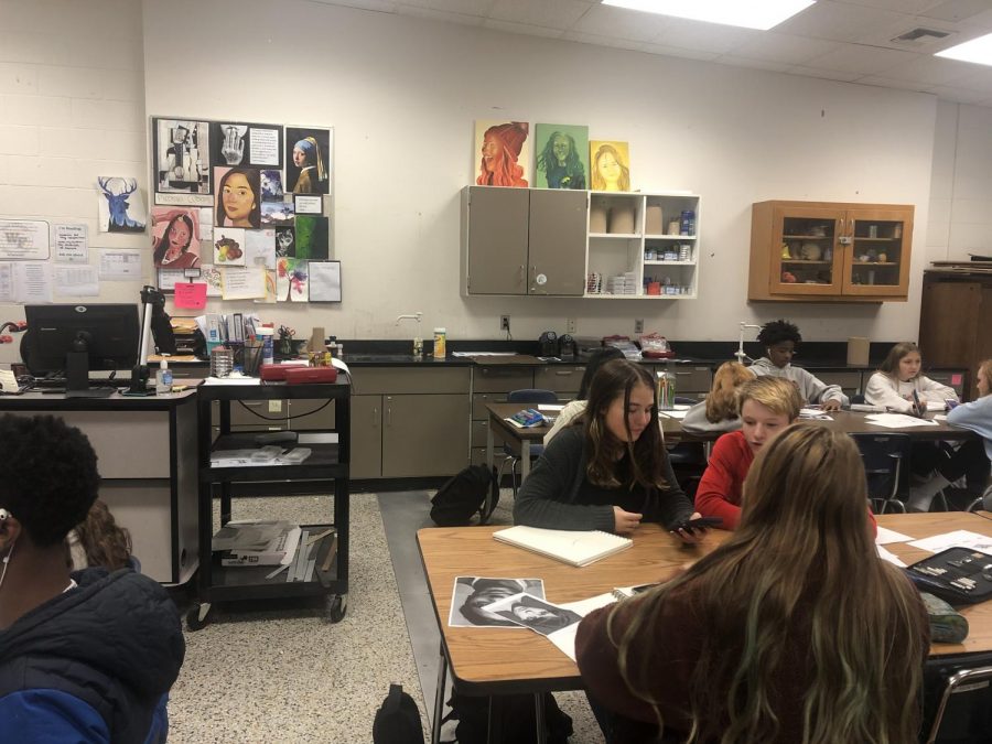 Art students working on their projects. Classes like these should be more encouraged.