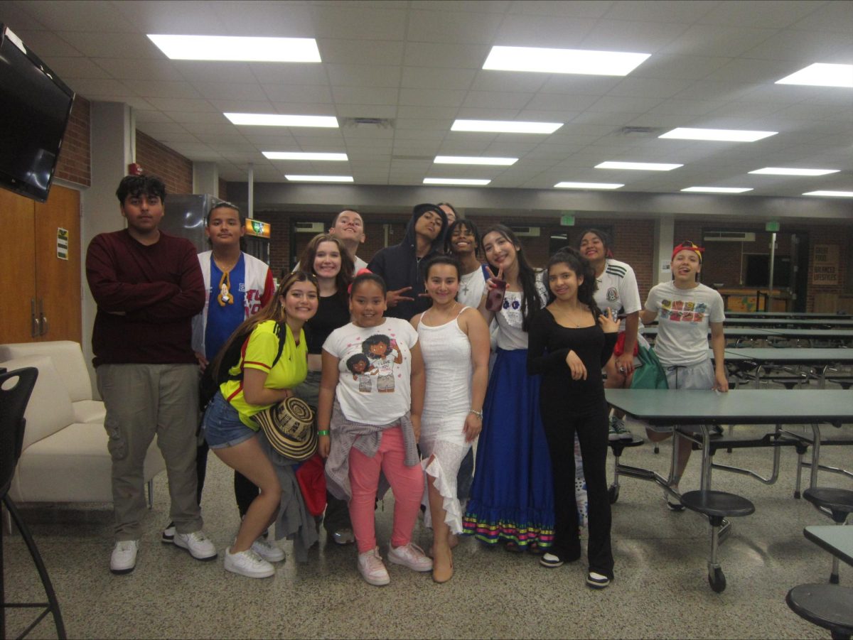 To all my brothers and sisters, I Sí you: Spanish club and world language classes hosting the International banquet