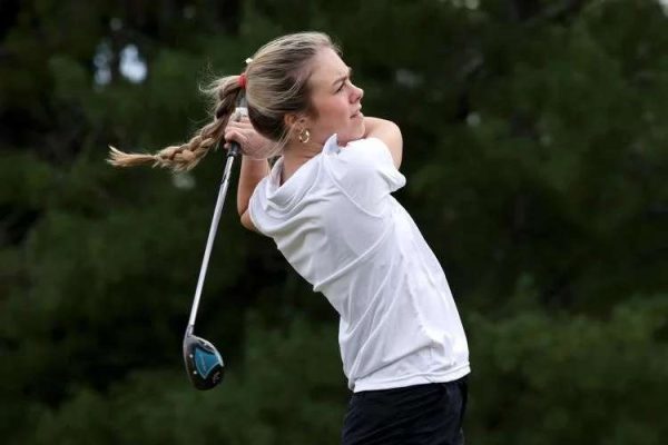 Girls' golf player Emery Bowlie.